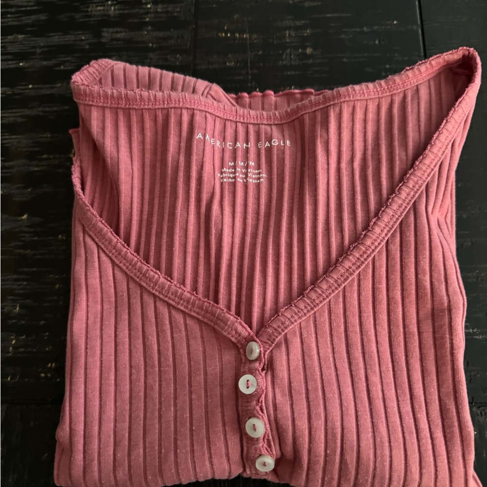 American Eagle pink crop top